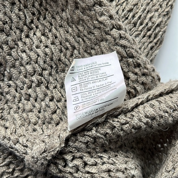 Vince Pullover V-Neck Sweater - Picture 5 of 7